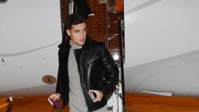 Суарес посрещна Коутиньо в Барселона (ВИДЕО)