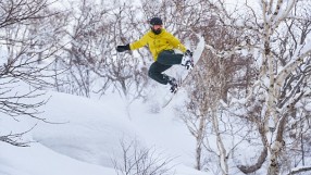 Хамилтън демонстрира завидни умения в зимните спортове (ГАЛЕРИЯ)