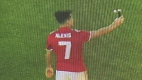 Алексис със селфи на 