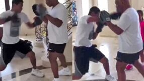 Железният Майк въвежда сина си в бокса (ВИДЕО)