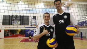 Гледайте 217-сантиметров гигант и 