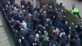 Меле в Англия, има пострадал фен (ВИДЕО)