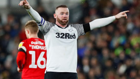 Феновете се подиграват на Рууни заради боядисана... брада