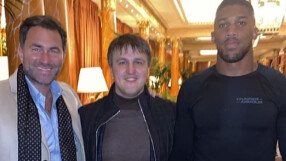 Обрат: Джошуа преговаря с Усик