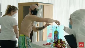 Червен килим, специално уиски и детски кът за Макгрегър в Абу Даби (ВИДЕО)