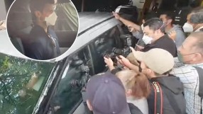 Отведоха Джокович под конвой преди процеса (ВИДЕО)