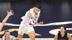 Алекс Николов изригна с 30 точки пред погледите на родителите си 