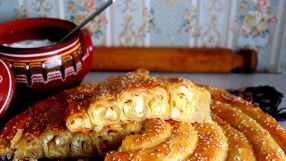 Трапезата на звездите: Баница с късмети или баклава?