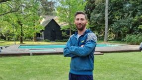 Двойник на Меси продавал парфюми и свещи, сега печели от реклама