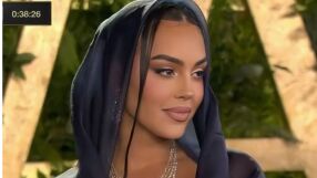 На червения килим: Джорджина с диаманти, Хакими качи майка си на сцената