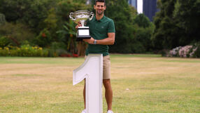 Скандално знаме хвърли петно върху триумфа на Джокович