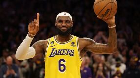 Крал Джеймс с нов забележителен рекорд (ВИДЕО)