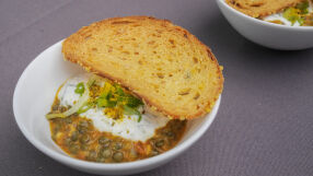 Гурме: Глезят олимпийците ни в Париж със зелена леща и нощна закуска