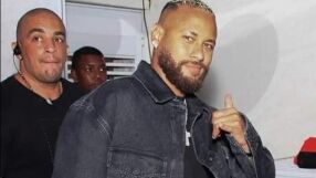 Не бил 100 кила: Неймар размаха среден пръст (ВИДЕО)