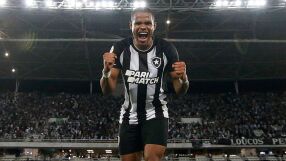 Зидарят, който продаде печка и хладилник, за да стане футболист (ВИДЕО)