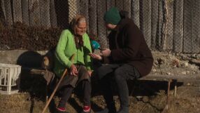 „Има да ме лъжат, сине“: 96-годишната Севдалина от село Кестен за първи път вижда евро