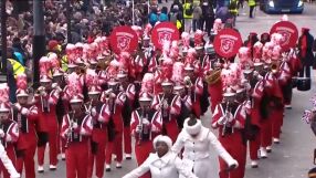 Новогодишният парад в Лондон: Оркестри, танцьори и близо половин милион души