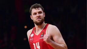 Везенков поведе Олимпиакос към нов успех в дербито