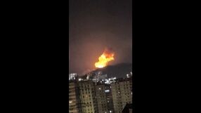 Експлозии във Венецуела. Дим се издига над столицата Каракас