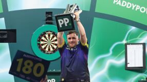 Кръв, оси и стрели: Да станеш двукратен световен шампион на 18 (ВИДЕО)