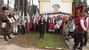 На Богоявление: В Зверино възстановиха традицията на леденото хоро (ВИДЕО)