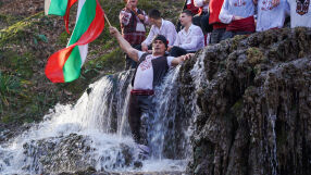 Леденото хоро в сърцето на Странджа се изви до забележителния водопад Докузак
