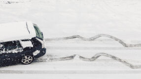 Сняг и заледяване: 6 души загинаха при катастрофи във Франция