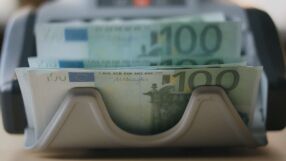 Казуси с обмяната в евро: Сигнали за отказ за смяна на валута в банка и празни банкомати