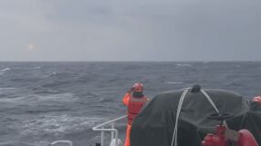 Инцидент с тайвански изтребител F-16, пилотът е успял да катапултира преди сблъсъка. Издирват го в морето