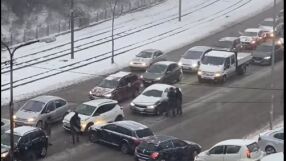 Бой между шофьори в София, един излязъл от колата си с бухалка (ВИДЕО)