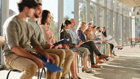 Всеки втори европеец търси нова работа през 2026 г., но повечето се чувстват неподготвени