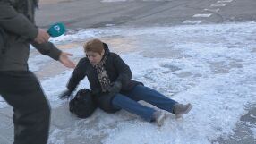 Поледици и черен лед сковаха страната: 150 души в „Пирогов“ заради счупвания