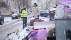 Снежна мръсна приказка: Как се справя район „Люлин“ с кризата с боклука?