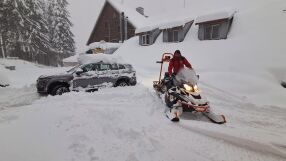 Лавинна опасност в планините: Спасители свалят ранен мъж от Мусала 