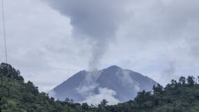 Вулкан в Индонезия изхвърли пепел на височина 5,7 км