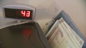 От днес само срещу лична карта ще можем да обменяме до 10 000 лева във всяка банка