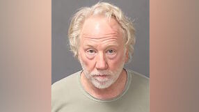 Актьорът Тимъти Бъсфийлд се предаде на властите по обвинение в сексуално насилие над деца