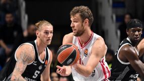 Везенков и Олимпиакос не показаха милост насред Белград