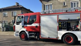 Къща гори в столичен квартал, има тежко пострадали