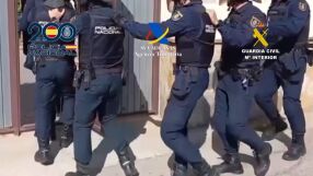 „Тонове кокаин, военни оръжия, луксозни коли“: Разбиха клетка на Балканския картел, 30 ареста (ВИДЕО)