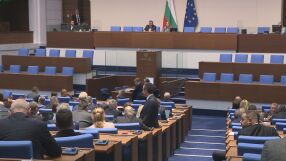 Напрежение в парламента: ГЕРБ иска закриване на Антикорупционната комисия, опозицията протестира