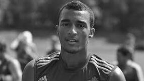 Само на 31: Бивш "армеец" полетя от прозорец