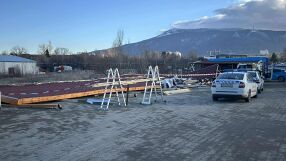 Хале се срина върху трима работници в София, 24-годишен младеж е загинал