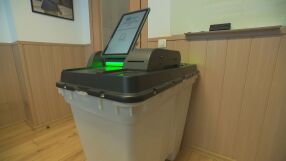 Рискове и предимства: Какво представляват сканиращите машини за избори