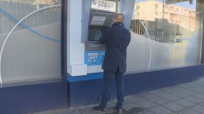 По зрителски сигнал: Банкомат „глътна“ 2000 лв., без да ги отчете