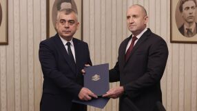 Отиваме на избори: Президентът връчи третия мандат на АПС, те го върнаха веднага