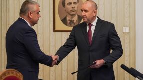 Отиваме на избори: АПС върнаха веднага третия мандат на президента