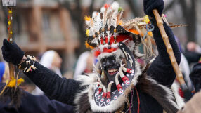 Шум, огън и движение: Магията на „Сурва“, която се предава през поколенията (ГАЛЕРИЯ, ВИДЕО)