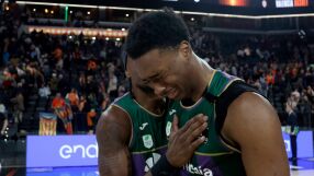 20 точки, сълзи и вяра: вечерта, в която Чейс Одиж игра за майка си (ВИДЕО)