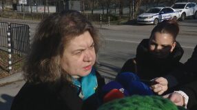 Ако Илияна Йотова се оттегли с Румен Радев, Рая Назарян ще трябва да поеме функциите на президент